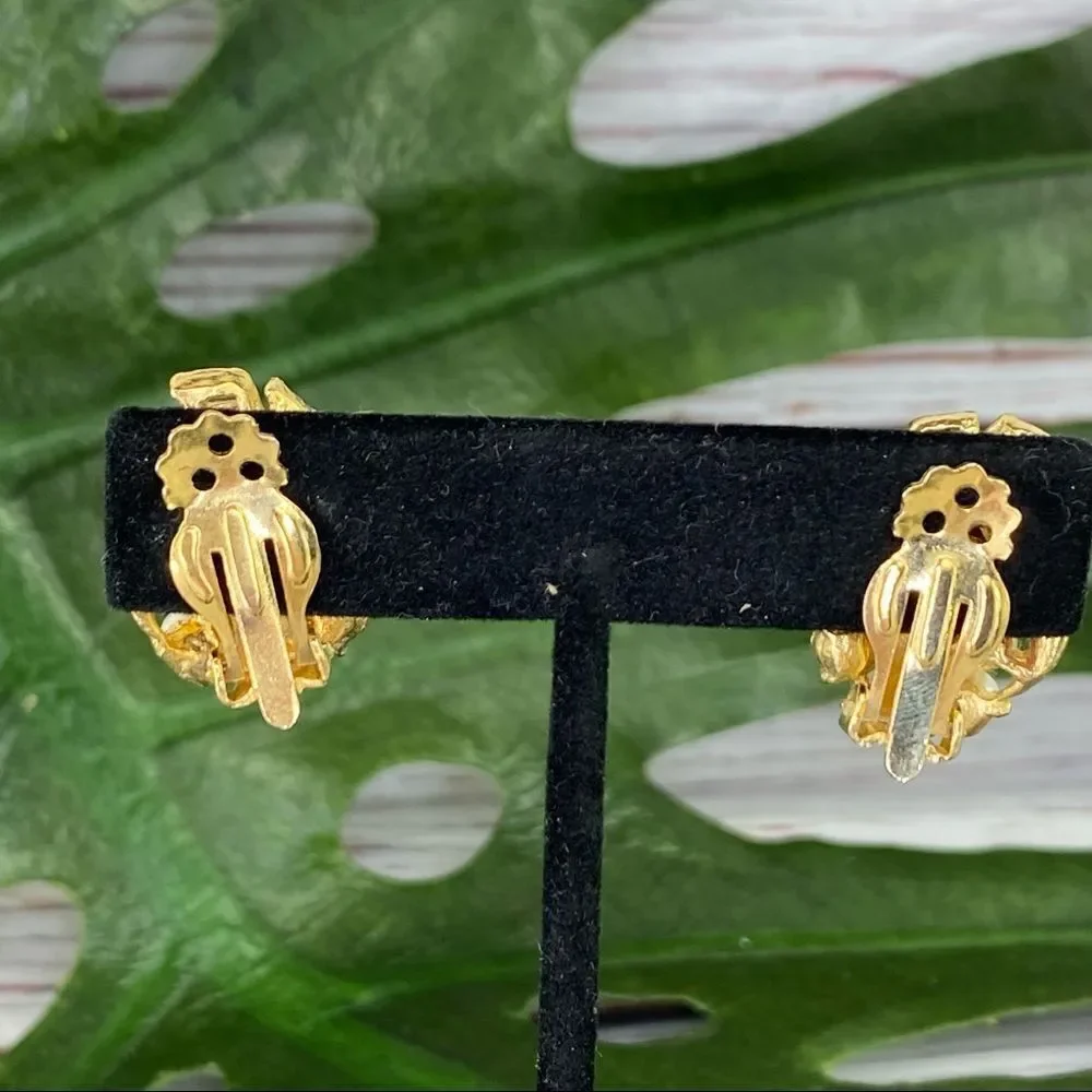 Vintage Faux Pearl Cluster Clip On Earrings‎